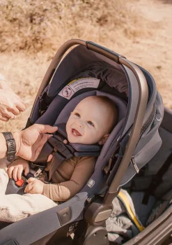 Hot Autositz Adapter (Cybex/Maxi-Cosi/Nuna) schwarz Kinder Adapter