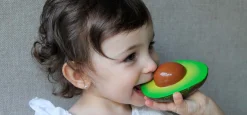 Beißspielzeug 'Arnold the Avocado' Spielzeug|Zahnungshilfen