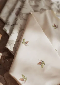 Lätzchen mit Ärmeln 'Rosehip' Lätzchen