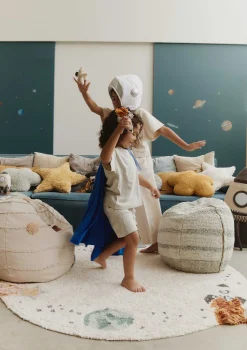 Best Teppich mit Weltraum-Motiven 'Interstellar Journey' waschbar Ø 140 cm Kinder Spielmatten & Spieldecken